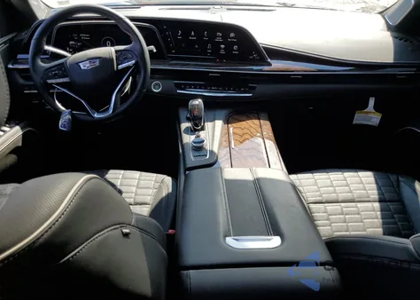 2021 Cadillac Escalade Premium Luxury Platinum z USA, uszkodzony, nr VIN 1GYS4DKL3MR265096